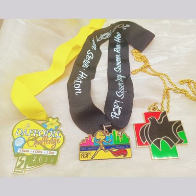 Хорошая цена. Оптовая литьевая литья позолоченная специальный дизайн медаль из цинкового сплава с лентой онлайн