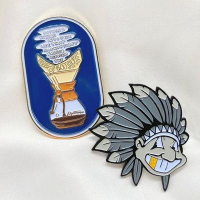 специальные эмалированные значки для подвесок сосны футбольные металлические ремни значок для подвесок эмалированный значок