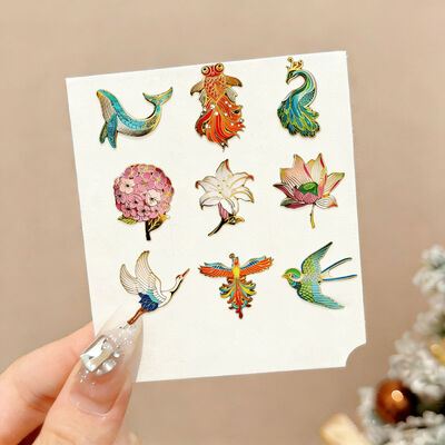 Хорошая цена. Классные лапельные булавки   Китайский производитель    Пустые металлические изделия с мягким/жестким эмалированным и карикатурным дизайном онлайн