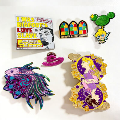 Хорошая цена. Металлический лапельный пин с персонализированным логотипом с блестящими цветами и опциями размера для клиентов онлайн